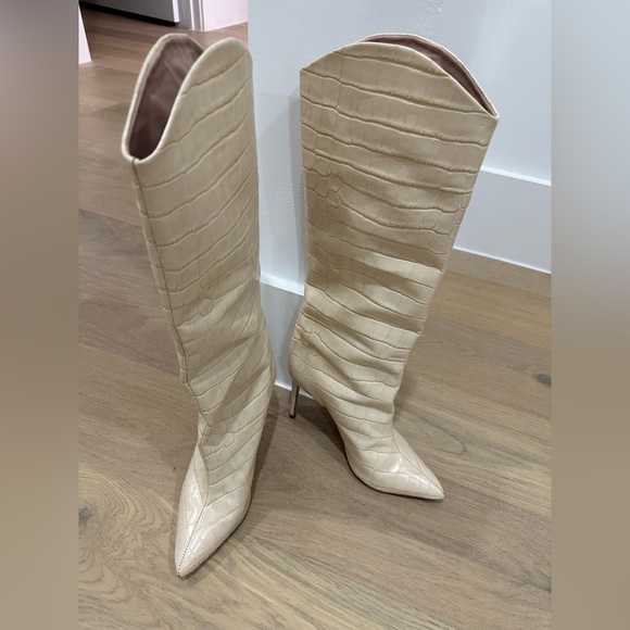 Shoes - Ivory boots size 8.5